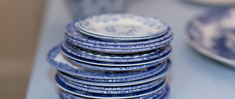 Blue-white-plates